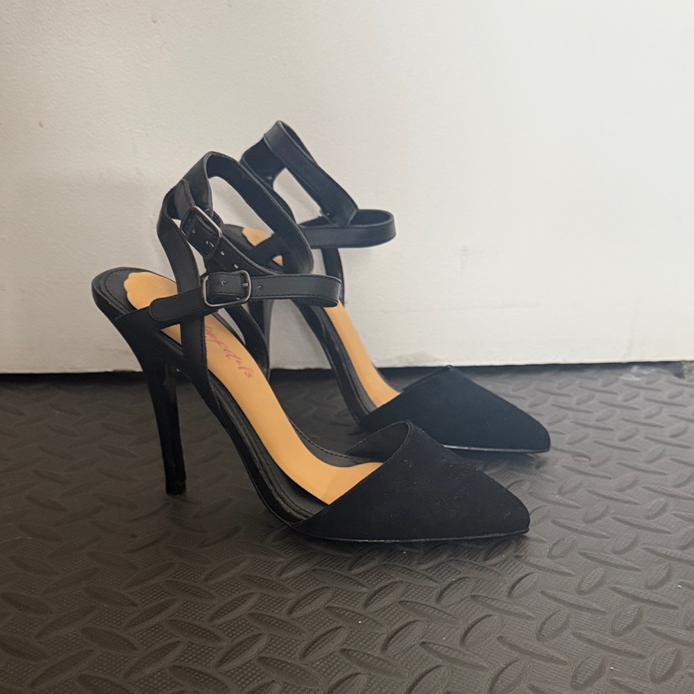 Steve Madden Stiletto Heels with double ankle straps - black - size 8